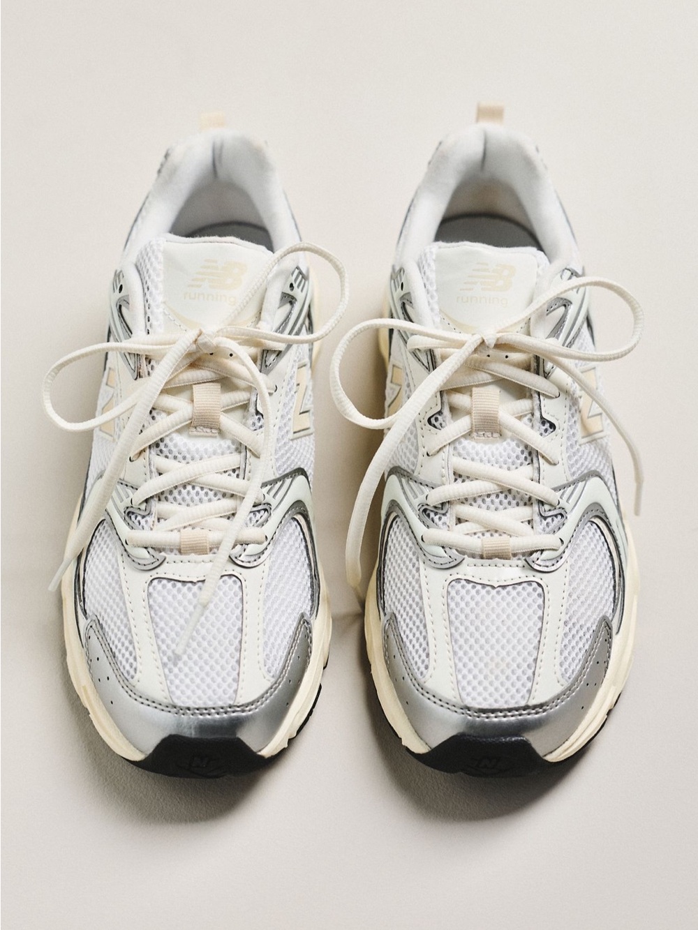 New Balance 530, silver metallic/linen, size 8, NIB - Picture 2 of 2